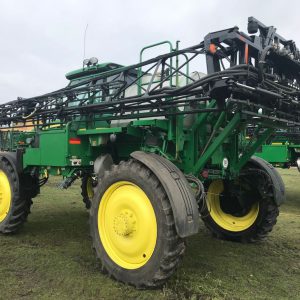 Самоходный опрыскиватель John Deere 4730